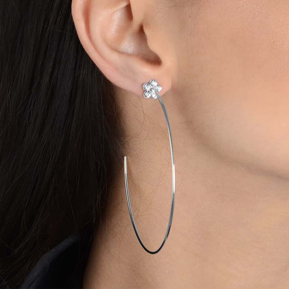 Brinco Prateado Grande de Argola com Detalhe de Flor em Strass, imagem 2