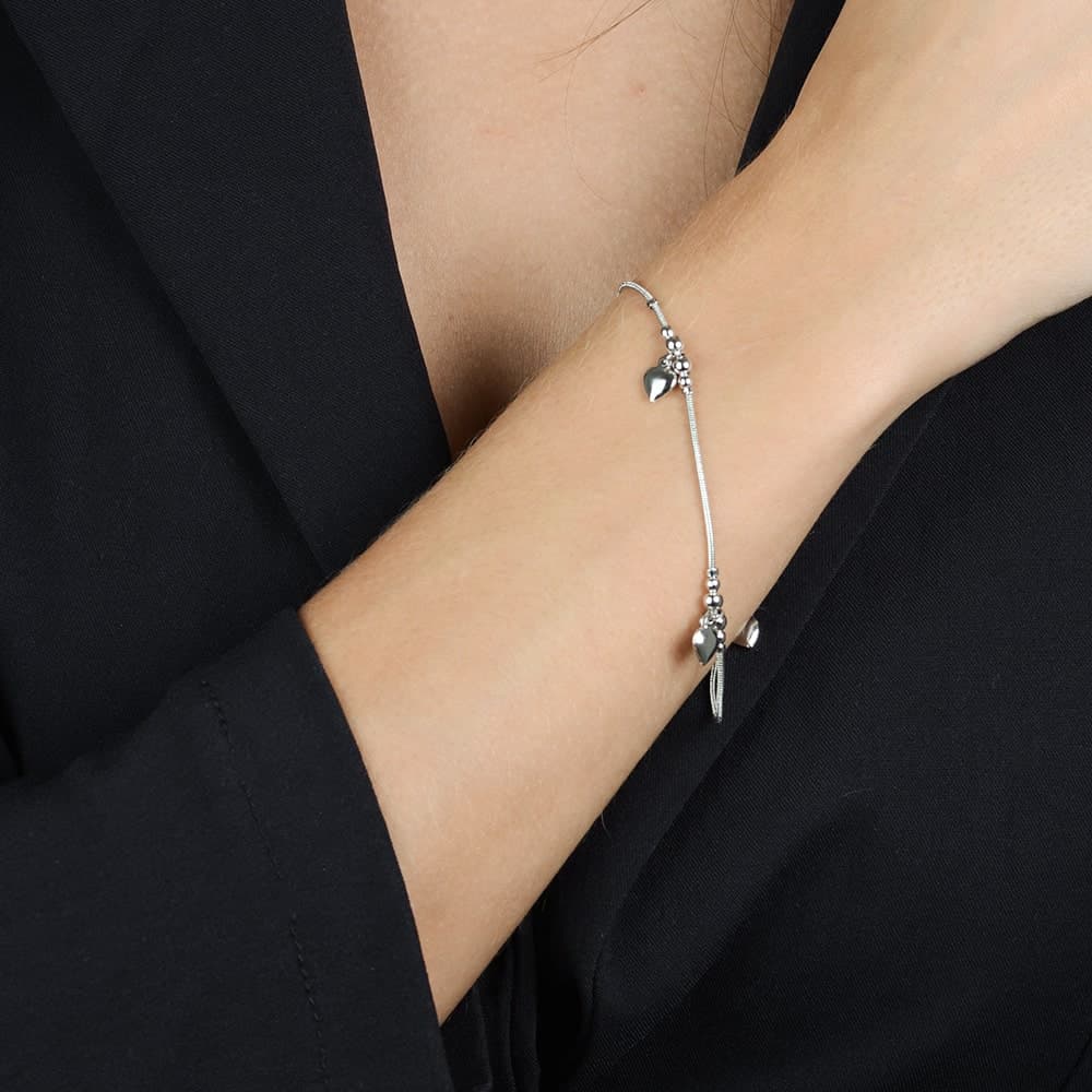 Pulseira Prateada Lisa com 3 Pingentes de Coração, imagem 2